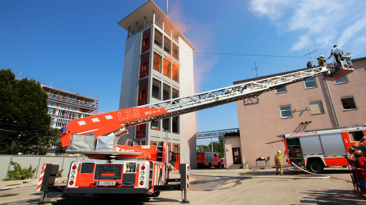 O Fotomagazin /  Tag der offenen Tr 2015 der Berufsfeuerwehr Linz